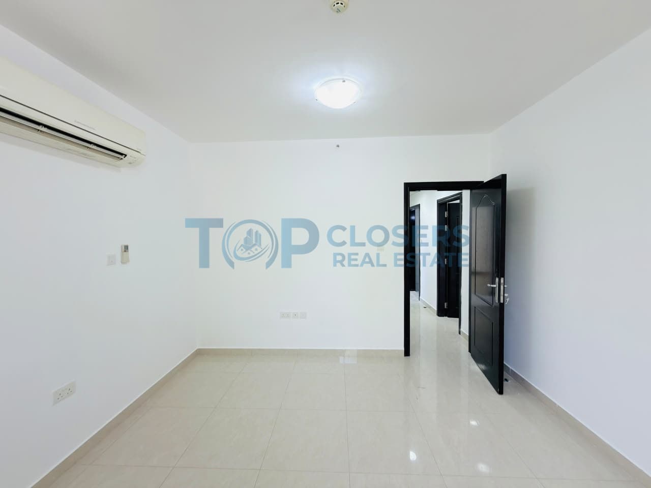 Ready To Move| Bright and Spacious| Prime Location - Image 4