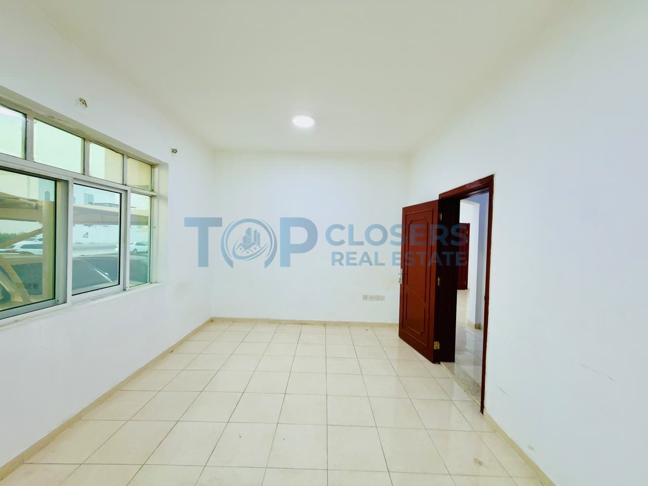 Ground Floor| Spacious Apartment| Shaded Parking - Image 4