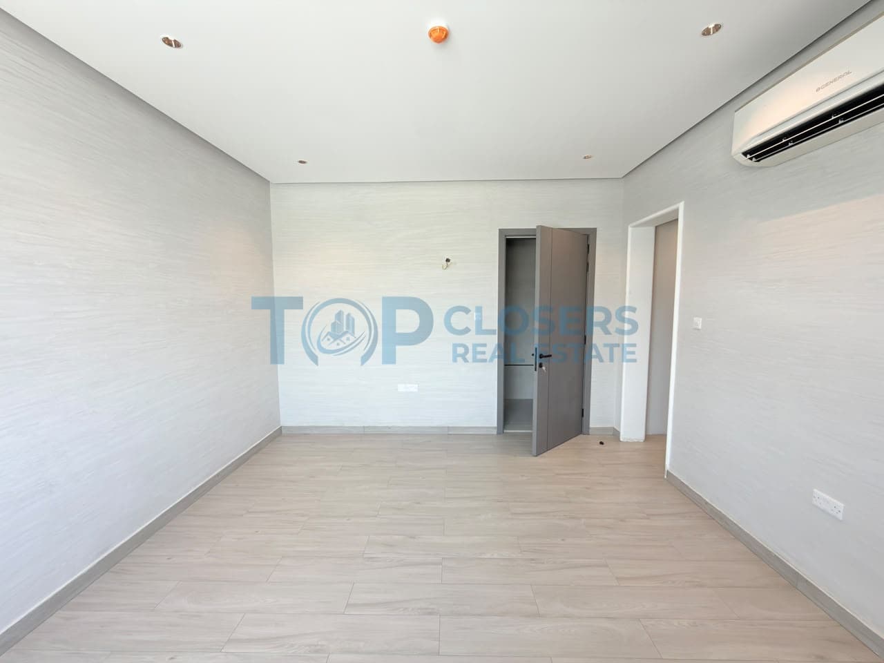 Ready To Move|Prime Location|Modern Studio - Image 4