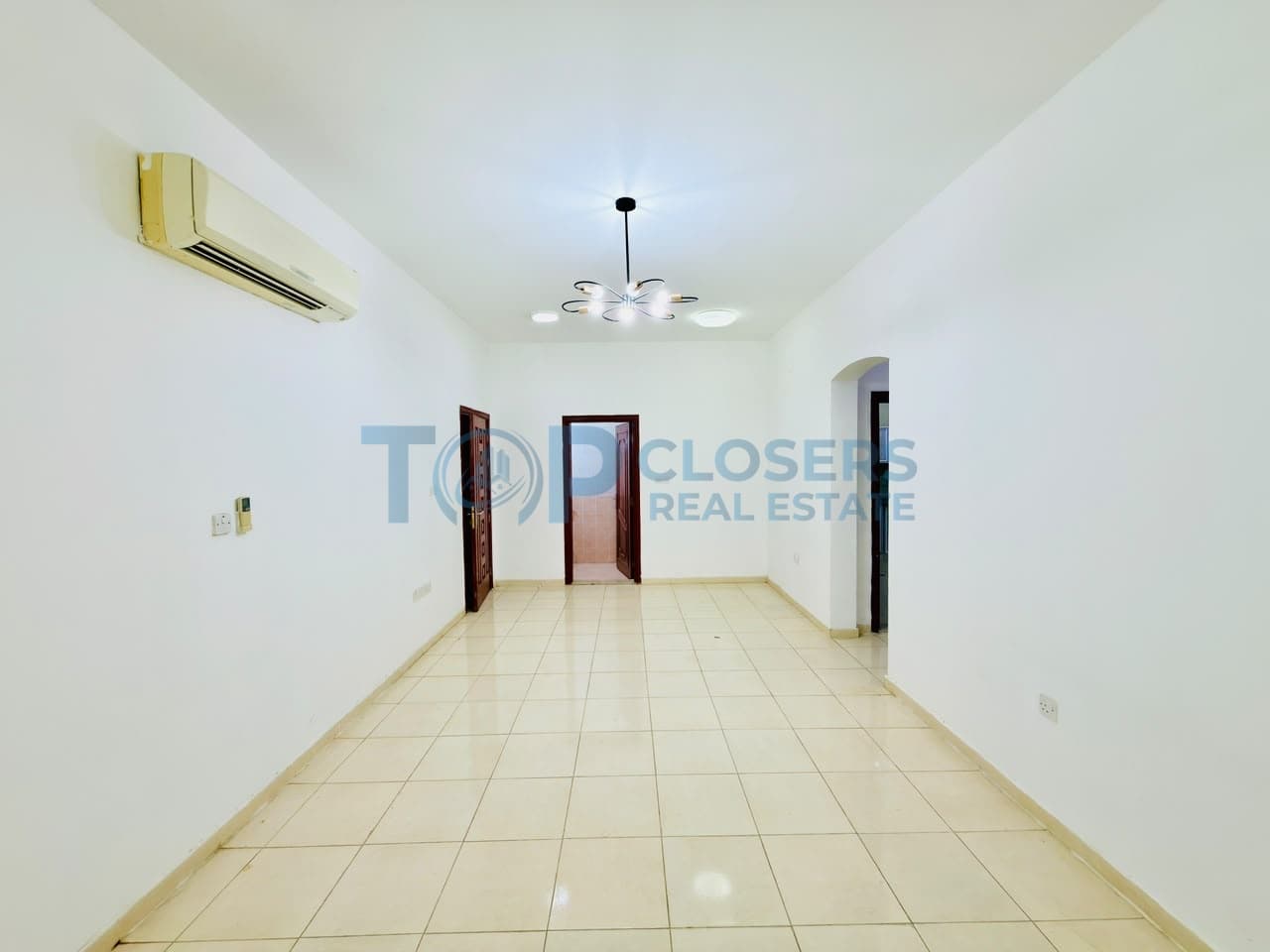 Ground Floor| Spacious Apartment| Shaded Parking - Image 1