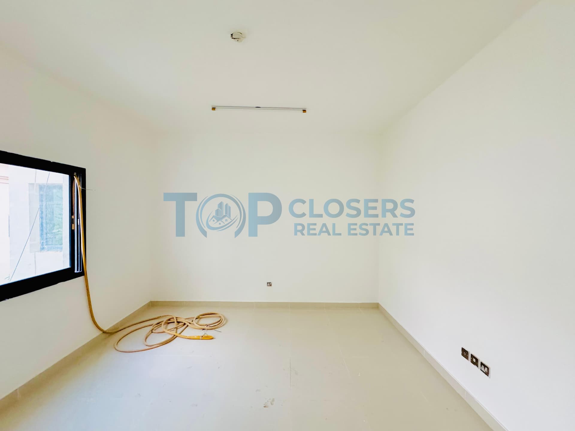 Prime Location| Near Al Ain Mall|Tawtheeq Contract - Image 3