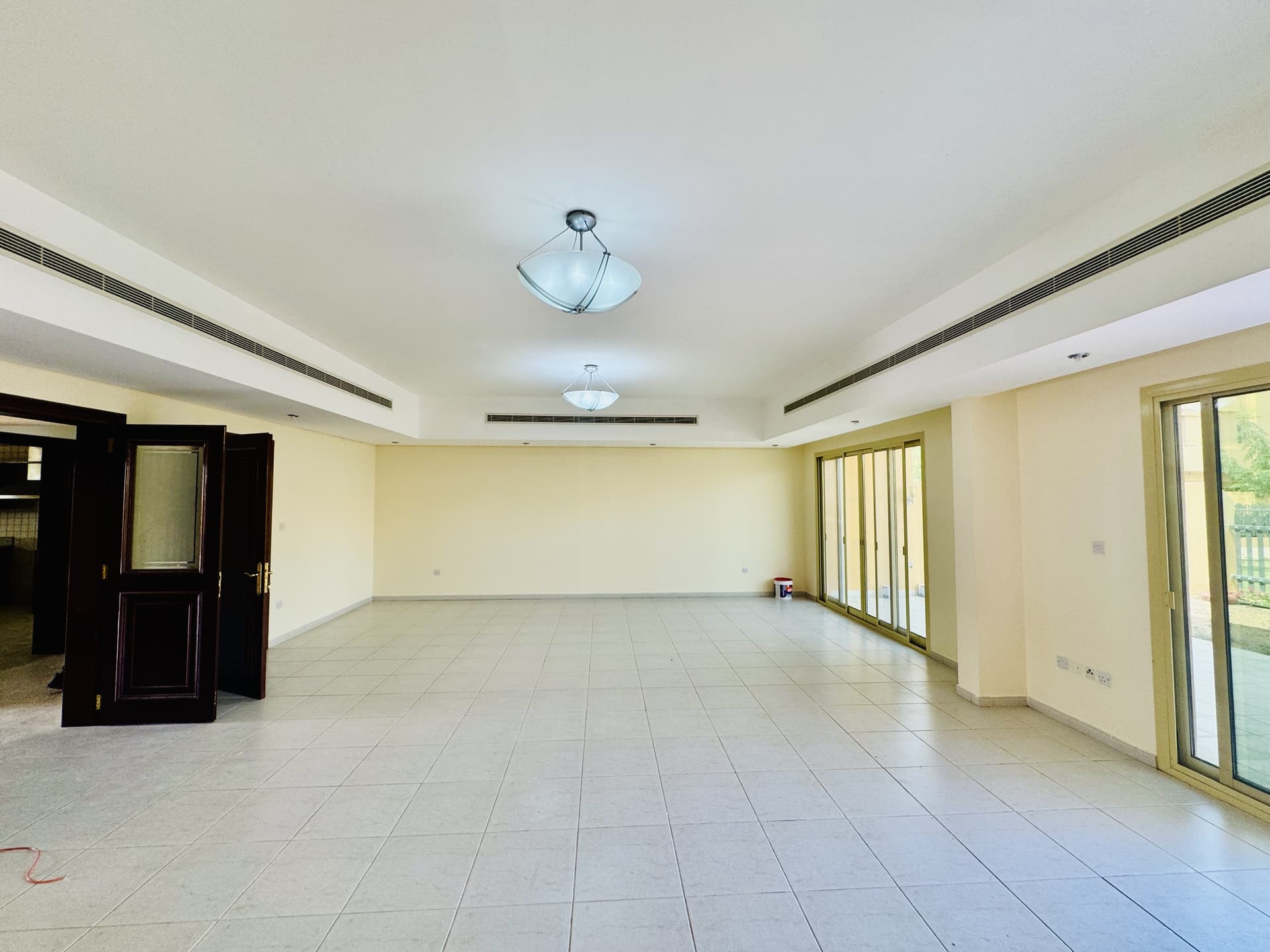 Pool & Gym | Prime Location| Near To Hospital - Image 3