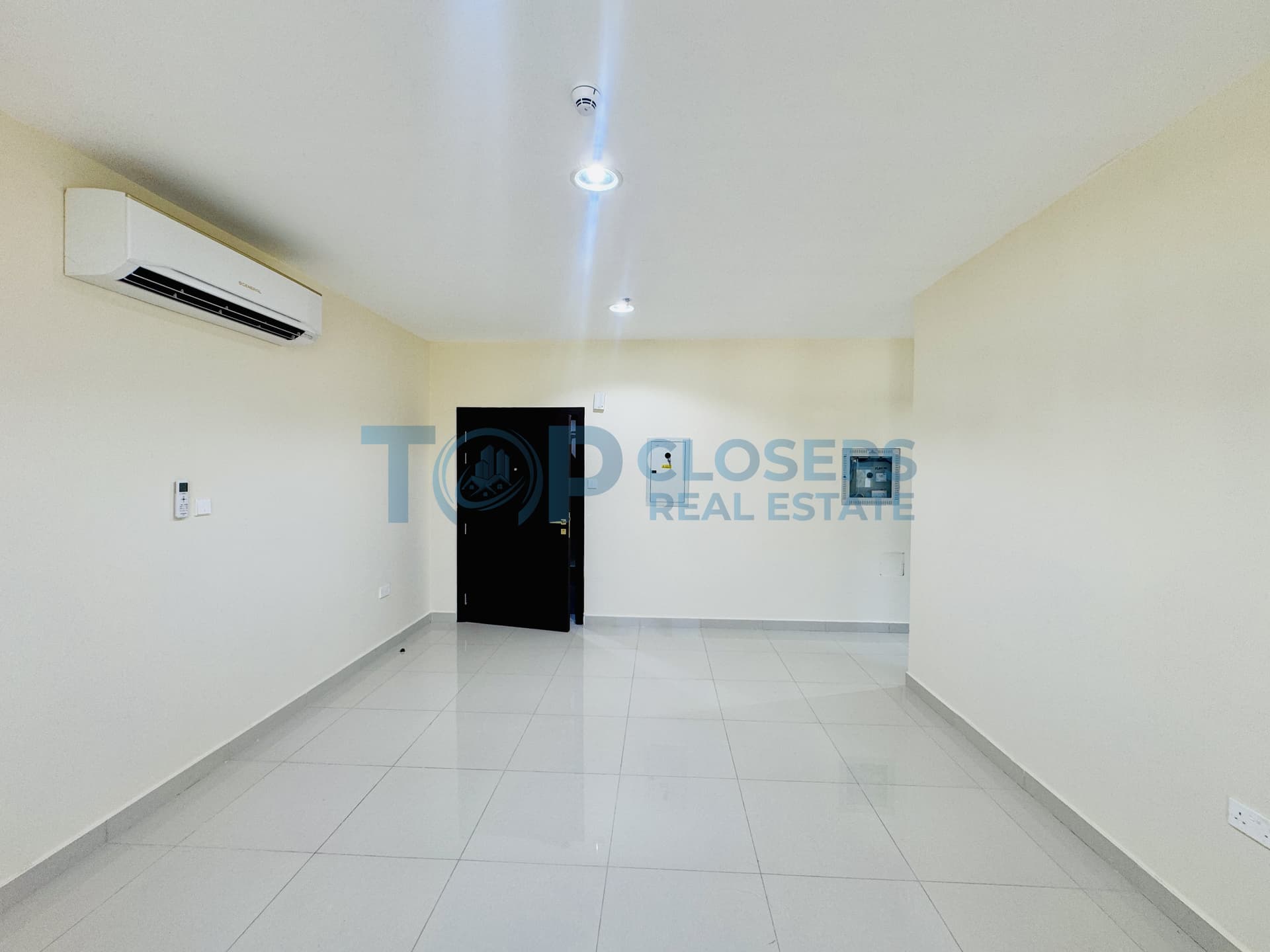 Near To Oasis School|Bright And Spacious|2nd Tenant - Image 2