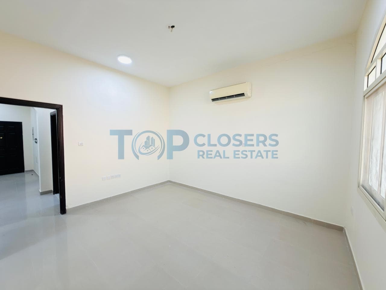 Ready To Move| Near To Hospital| Prime Location - Image 4