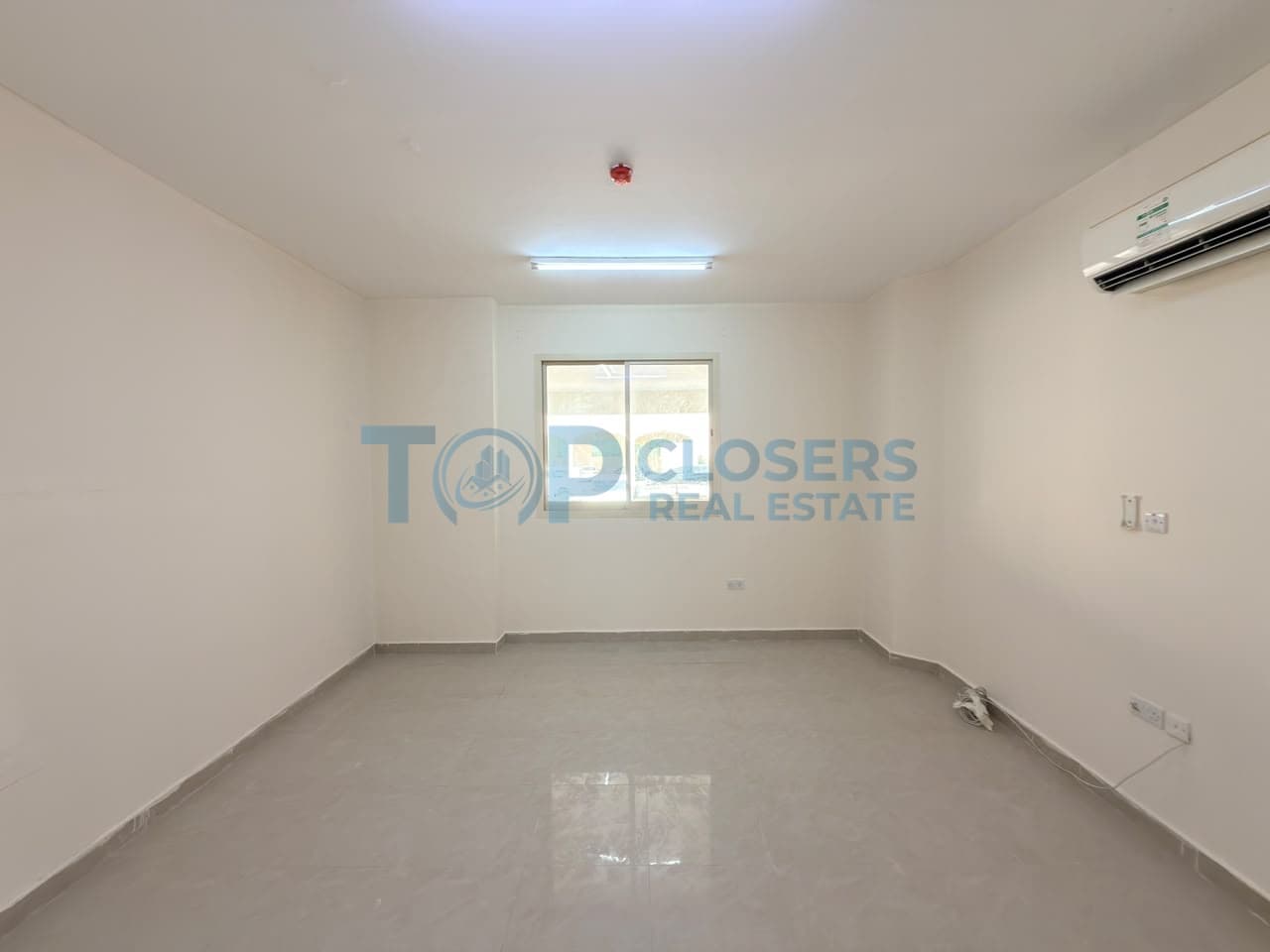 Ground Floor | Covered Parking |Spacious Apartment - Image 1
