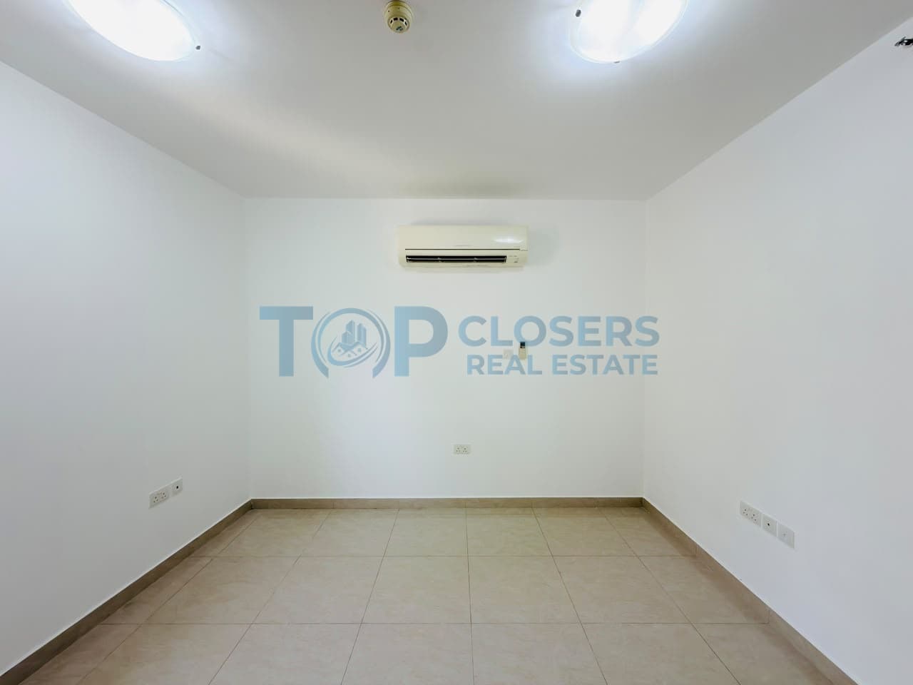 Ready To Move| Bright and Spacious| Prime Location - Image 3