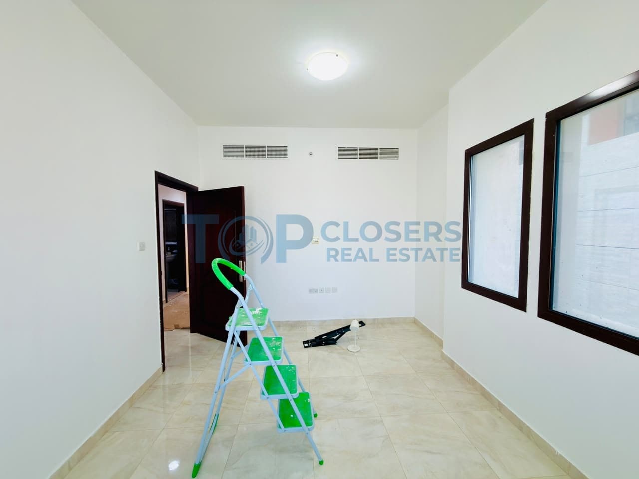 Prime Location| Near To UAE University| Bright - Image 3