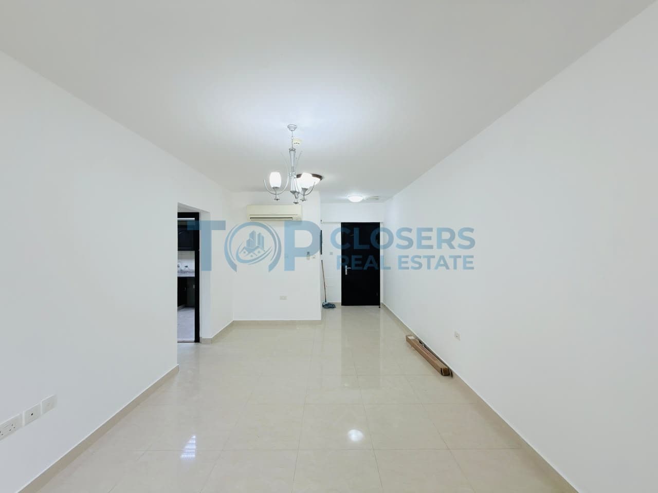 Ready To Move| Bright and Spacious| Prime Location - Image 1