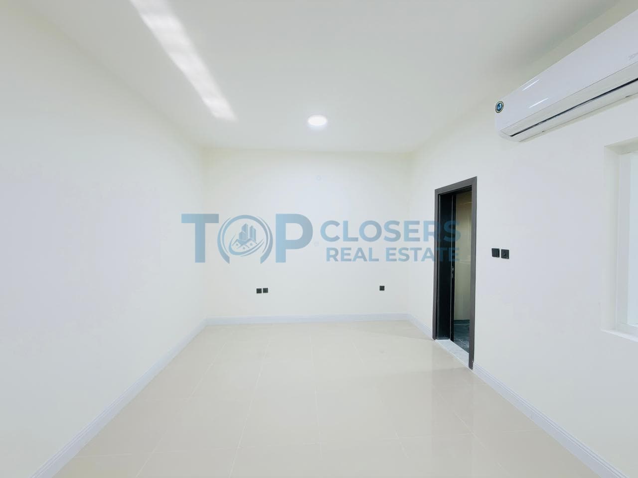 Brand New|Prime Location|Ready To Move|Spacious - Image 3