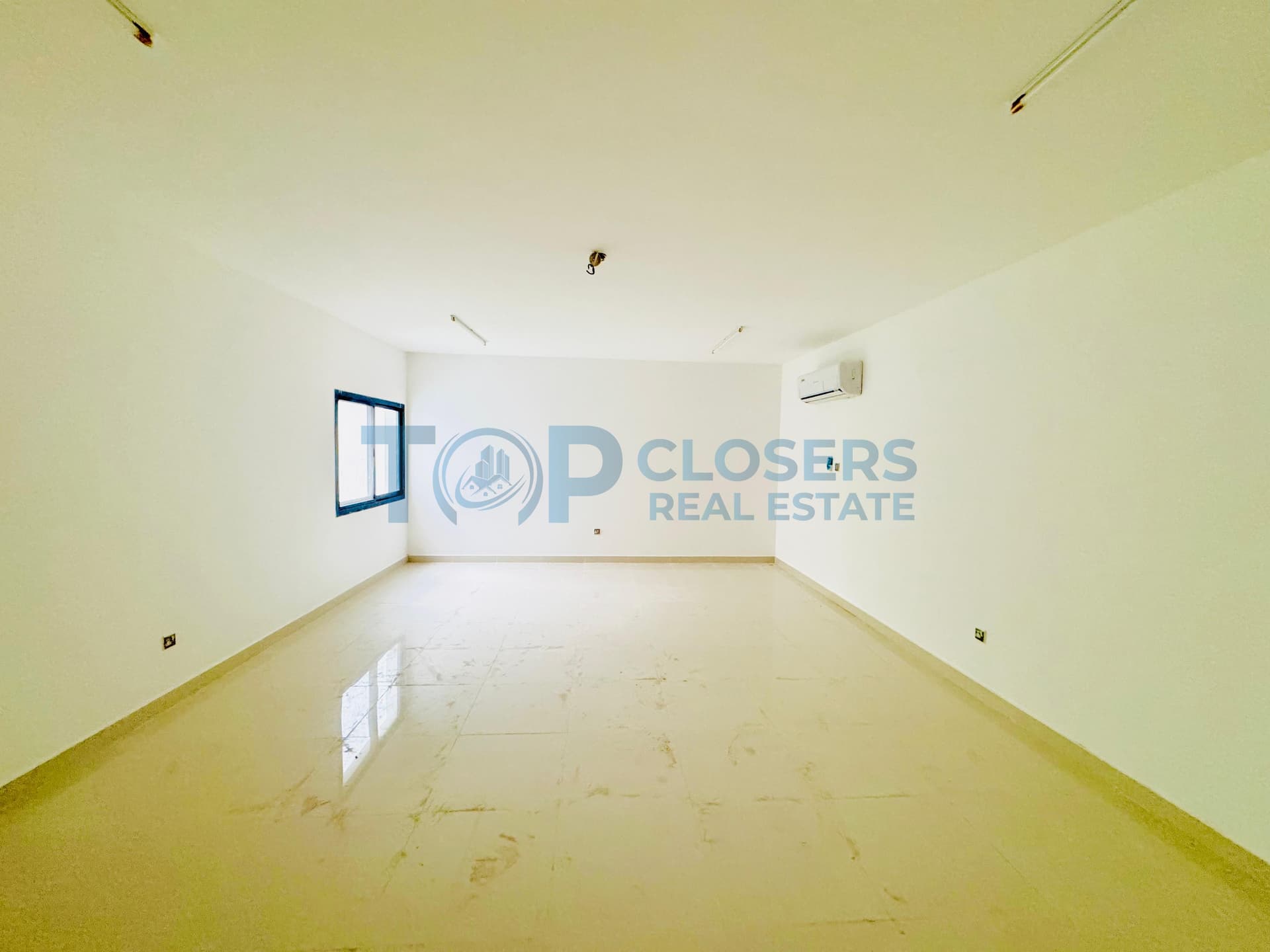 Prime Location| Near Al Ain Mall|Tawtheeq Contract - Image 1