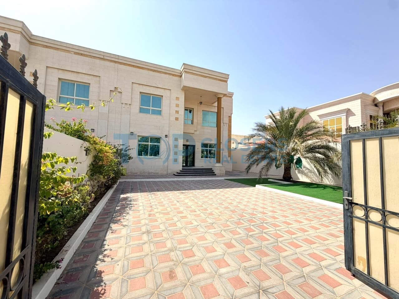 Private Front & Back Yard | Separate Entrance - Image 1