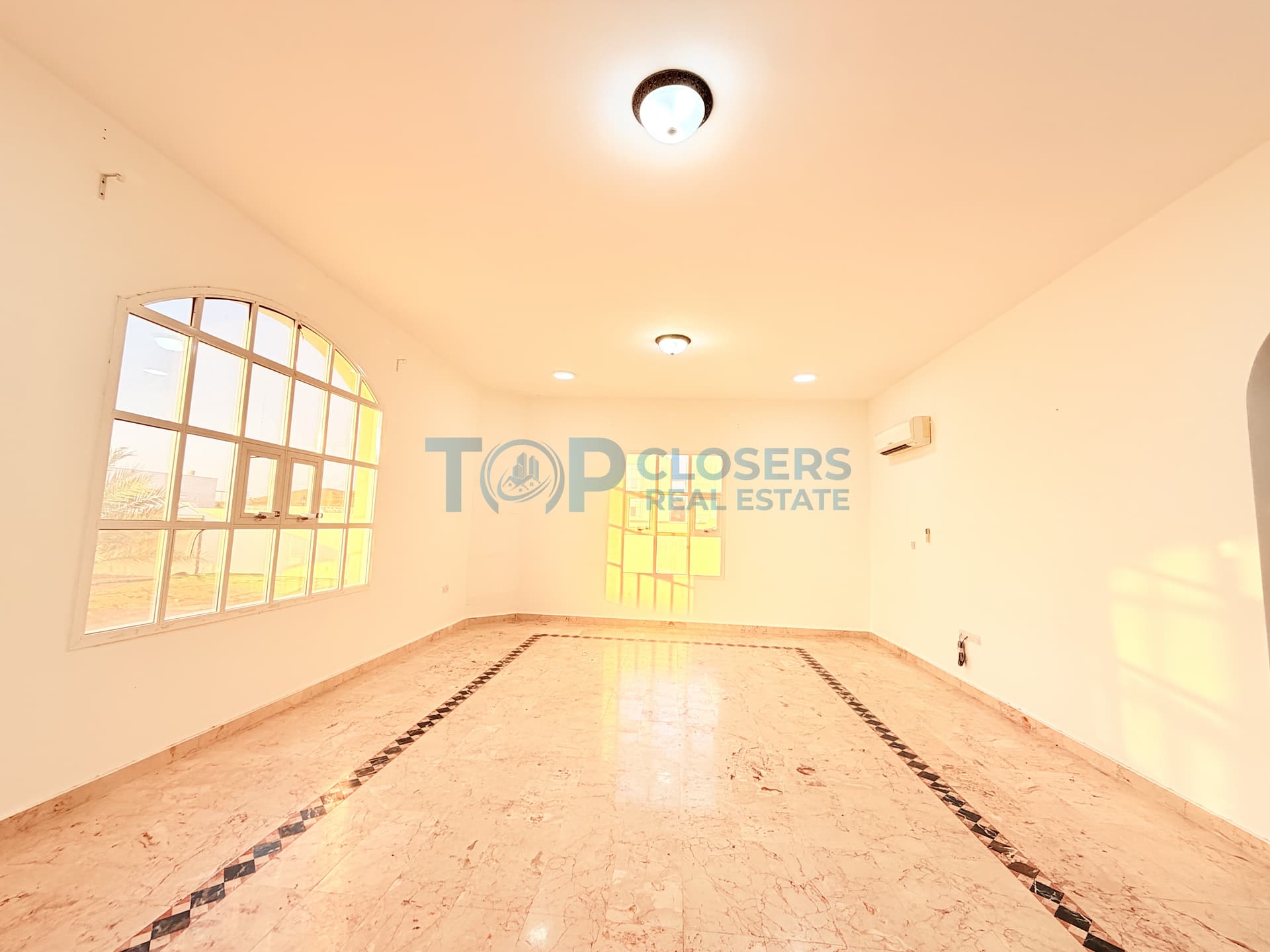 9Br Duplex Villa | Huge Front Yard | Must See - Image 2