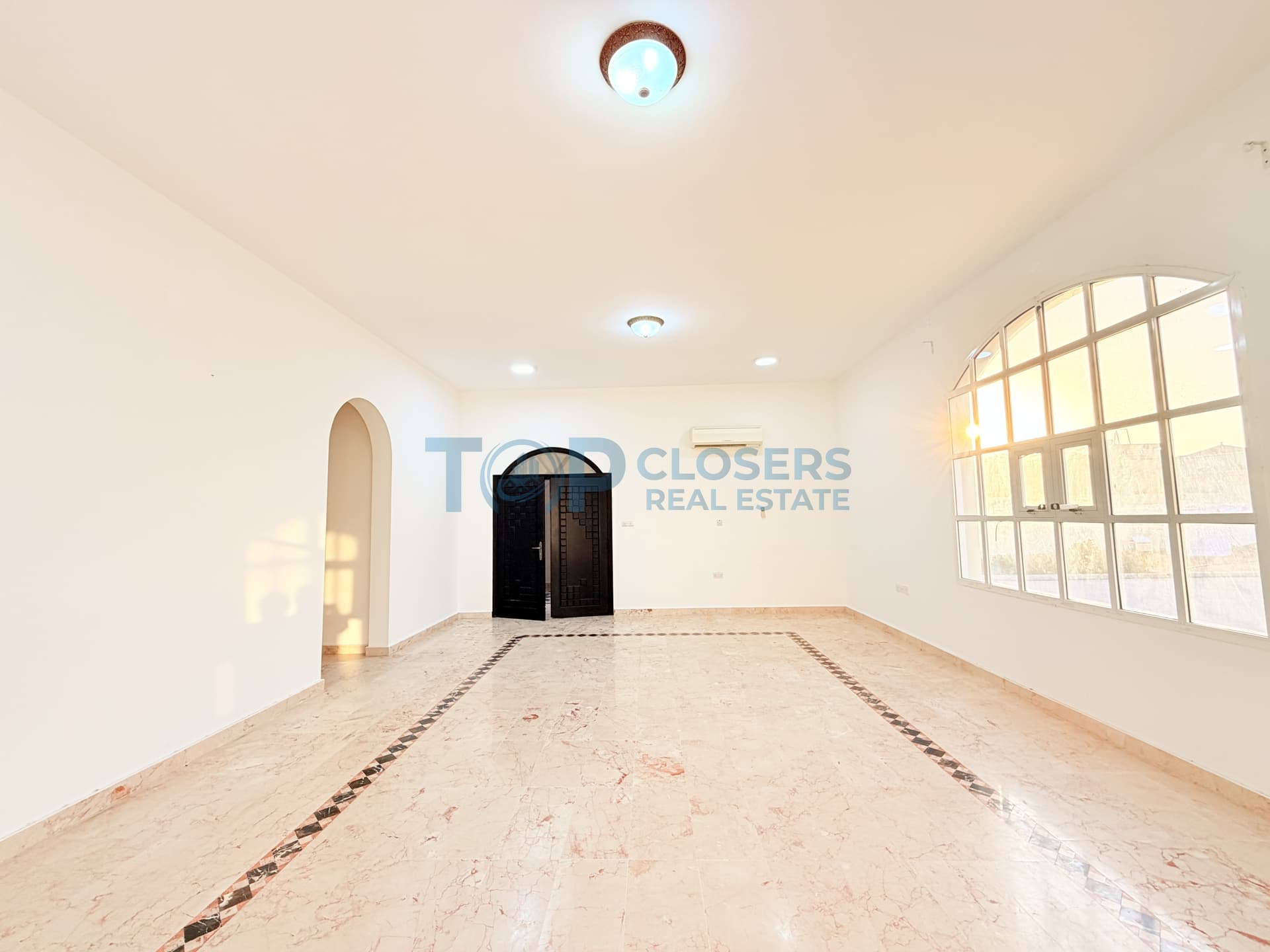 9Br Duplex Villa | Huge Front Yard | Must See - Image 3