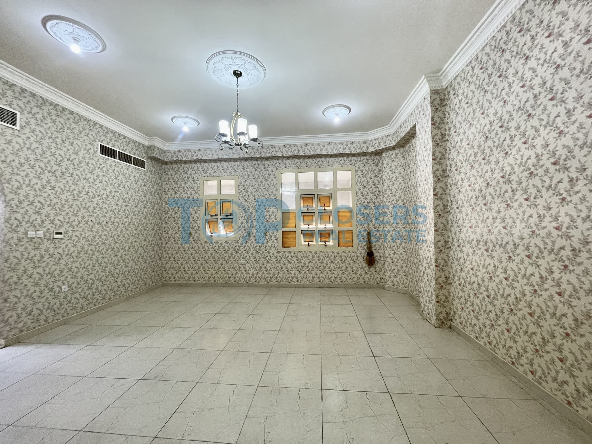 Big 3 Bedrooms | Near Dubai Exit | Near Mall - Image 1