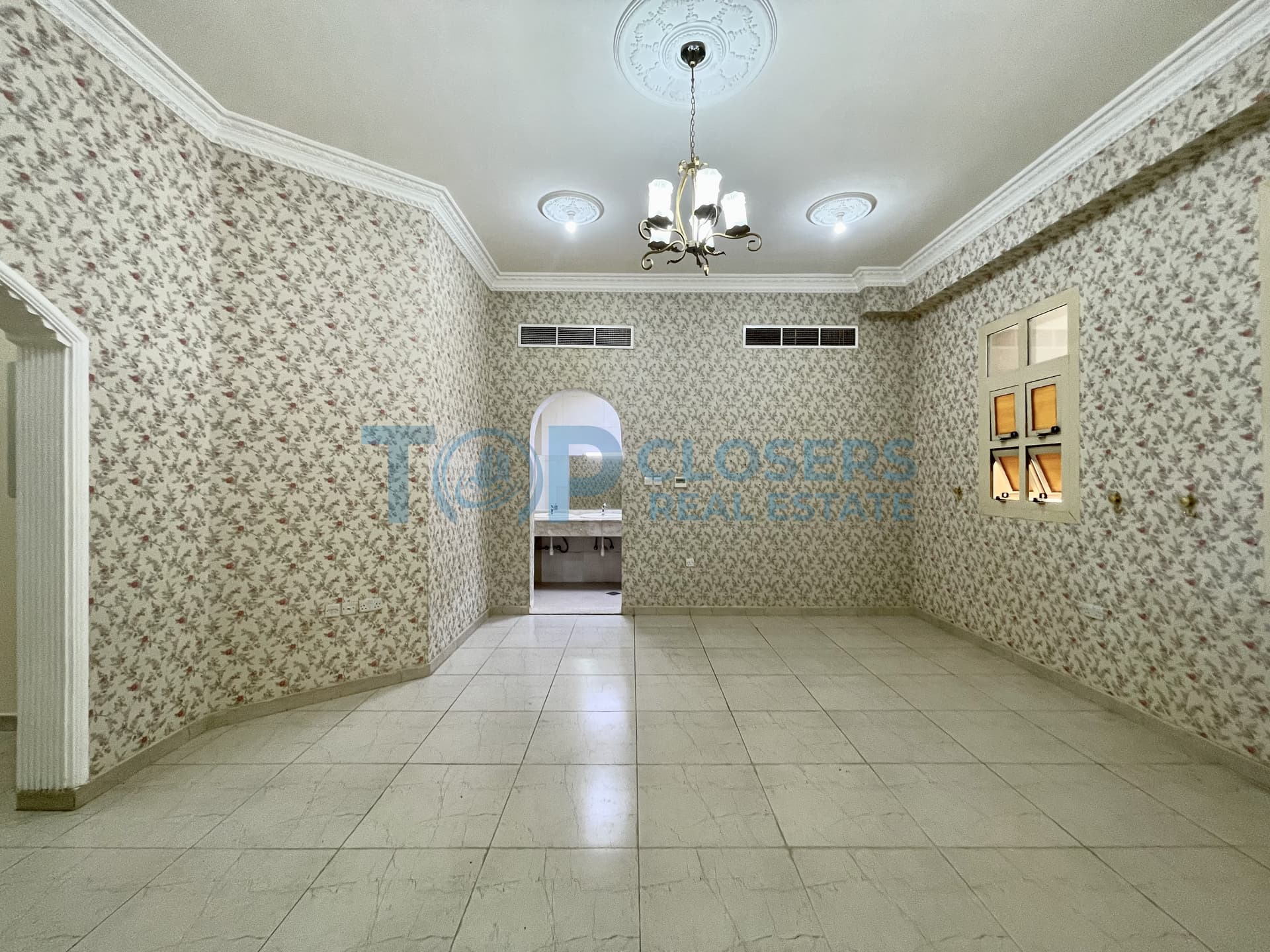 Big 3 Bedrooms | Near Dubai Exit | Near Mall - Image 2