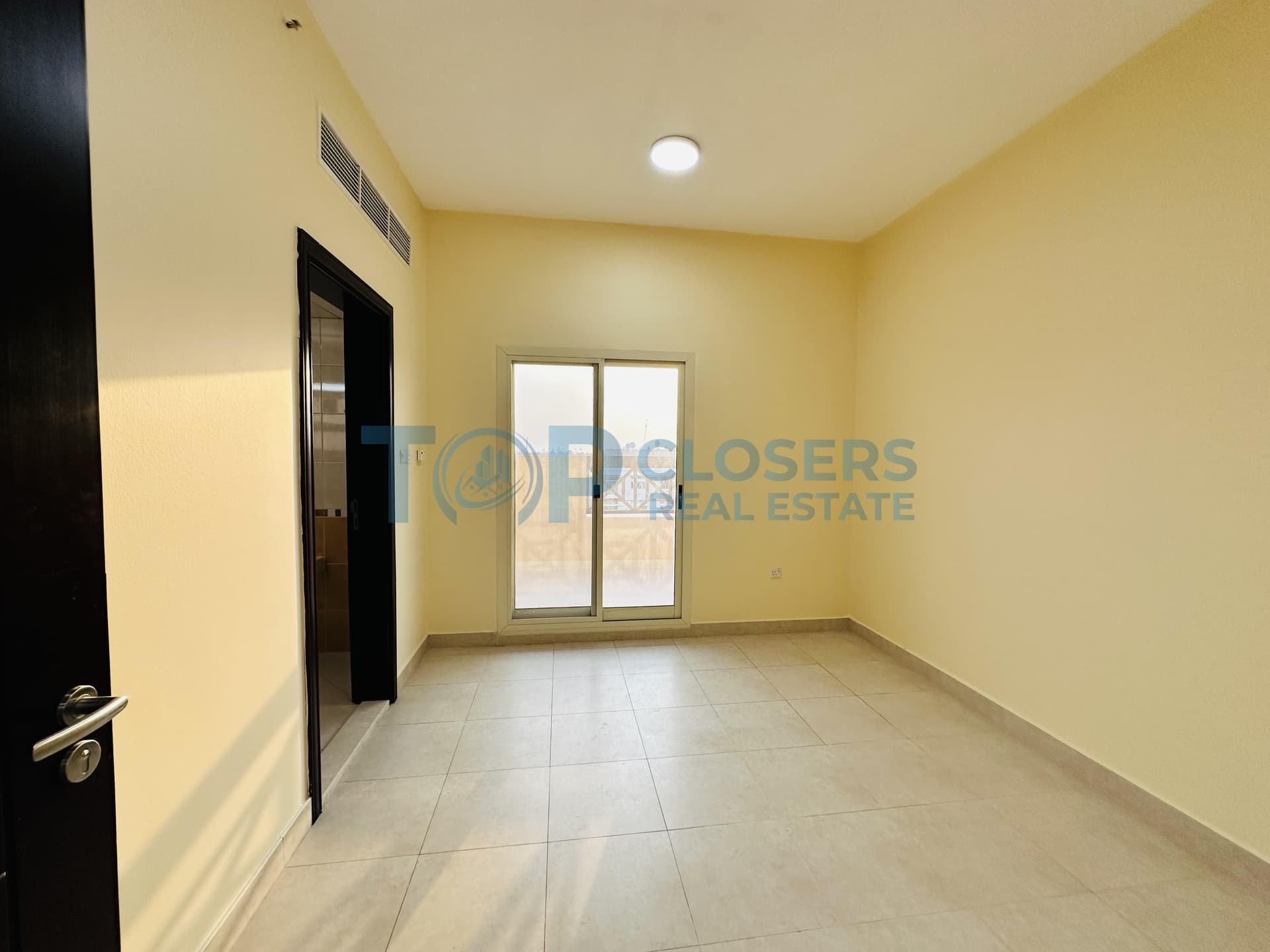 Big Terrace | Town Center | Near Al Ain Oasis - Image 3