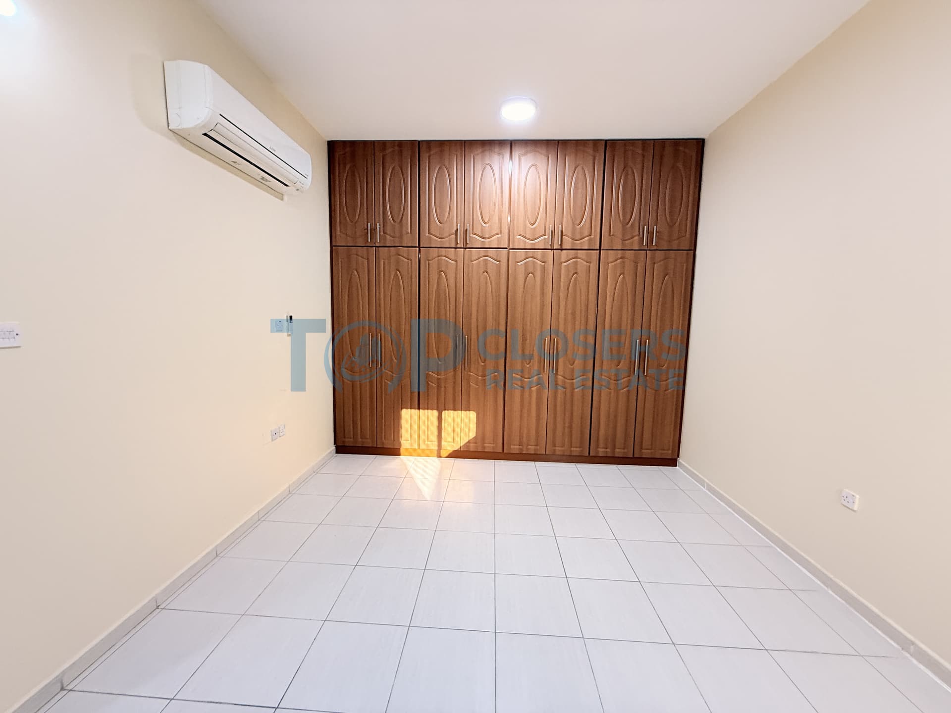 Spacious 3BHK Apartment | Balcony | Covered Parking - Image 2