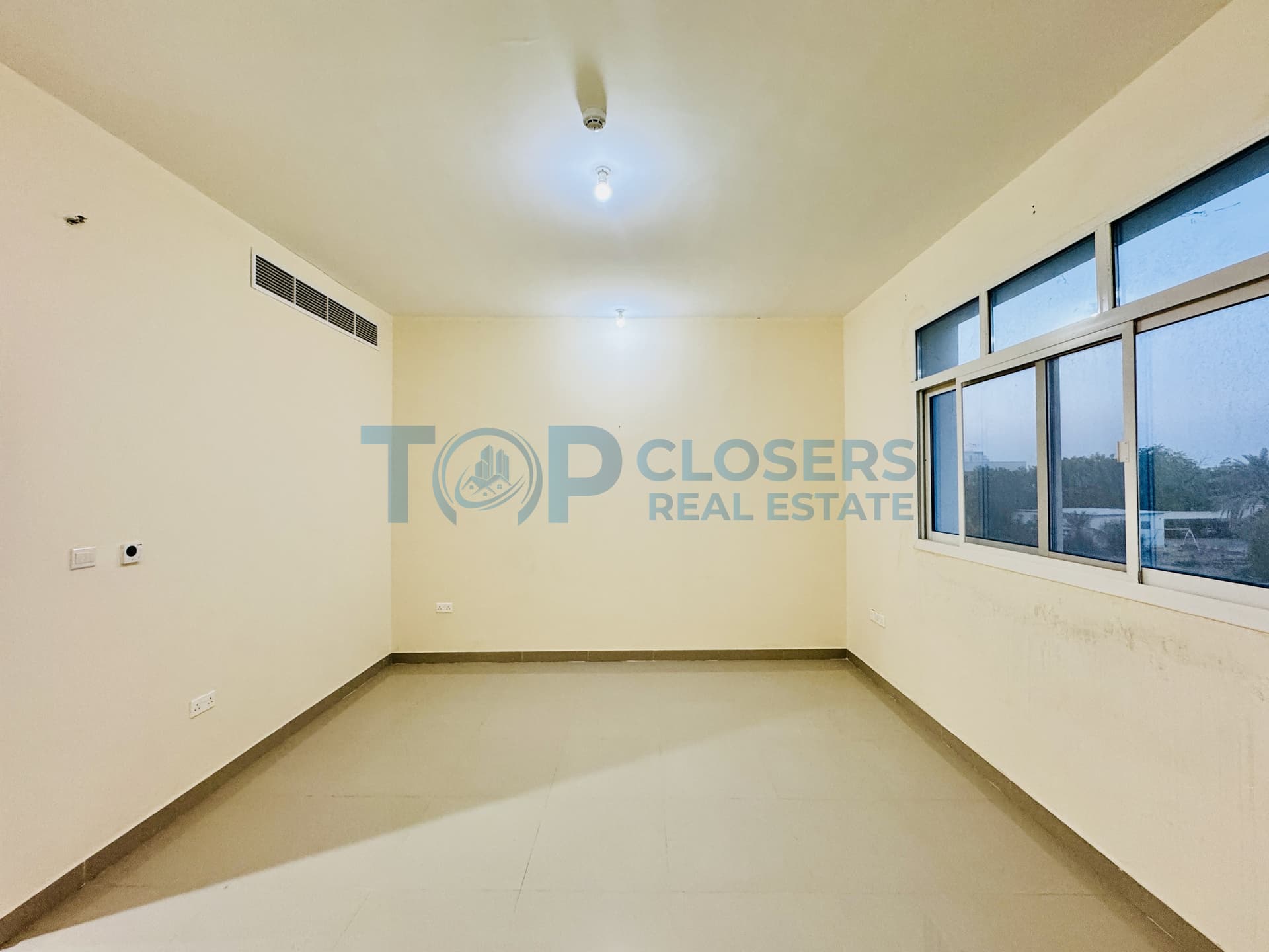 Spacious and Bright | Central Ac | Prime Location - Image 1