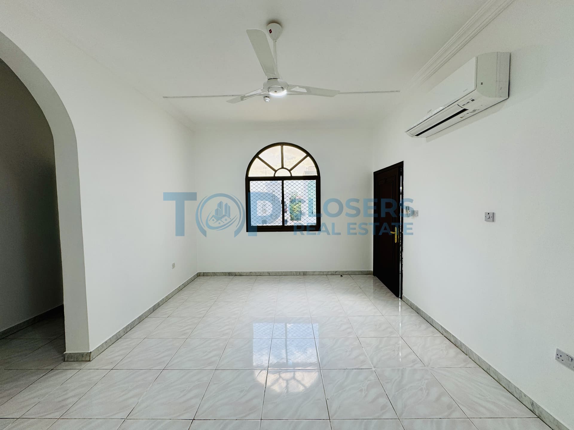 Private Entrance | Near To School | Balconies - Image 4