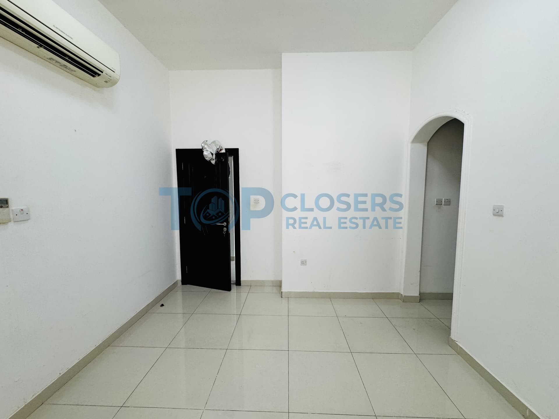 1st Floor | Bright Spacious | Prime Location - Image 4