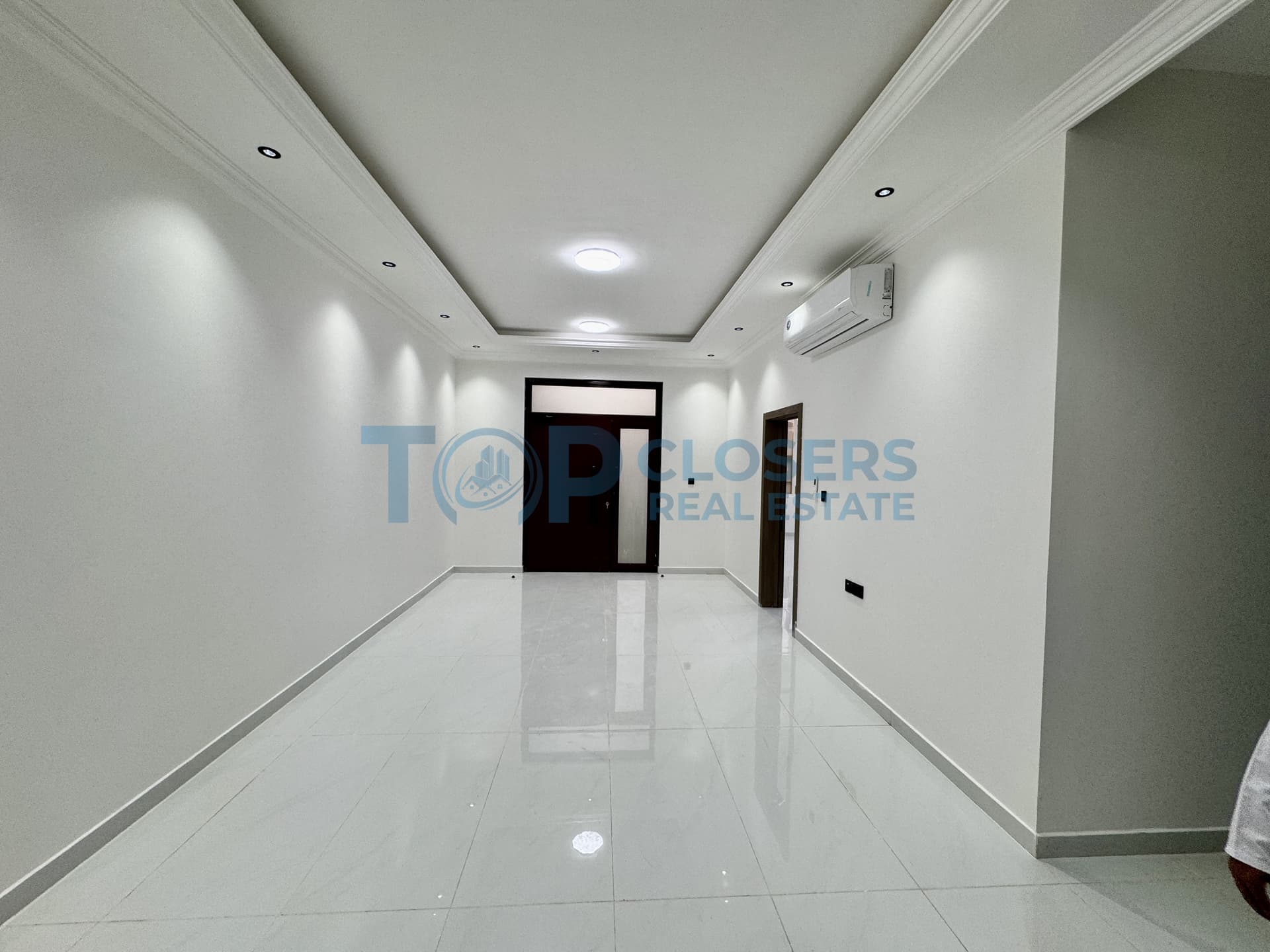 Brand New | Near To Abu dhabi Exit| Duplex villa - Image 4